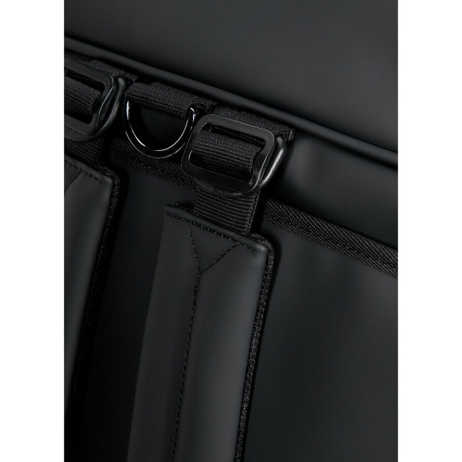 Lost In Berlin 72H Bag in the color Black. image number 8