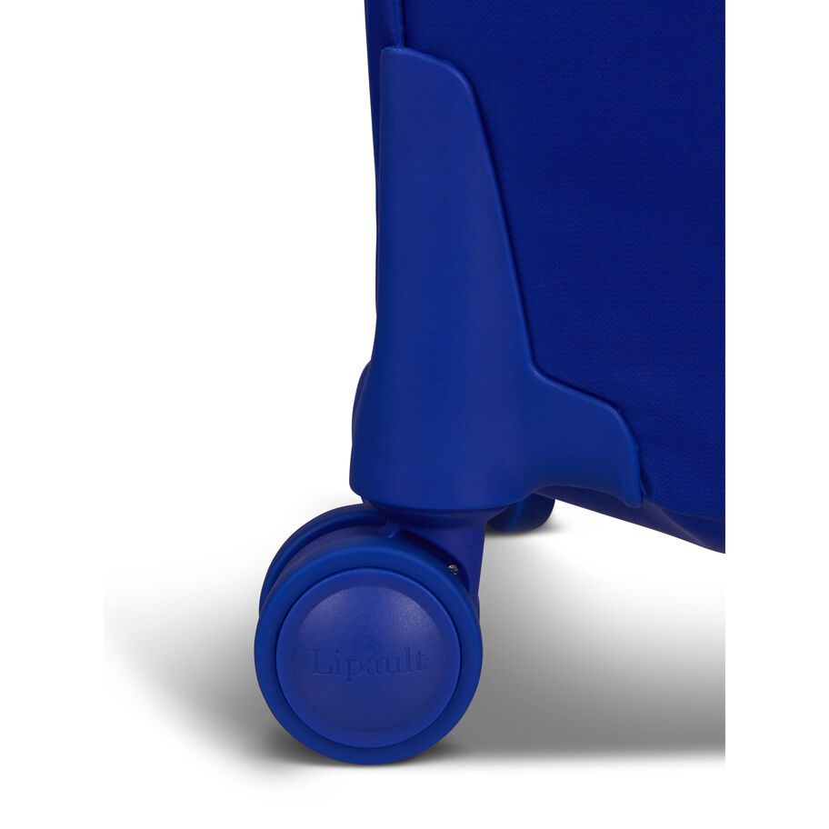 Plume Medium Trip Packing Case in the color Magnetic Blue. image number 6