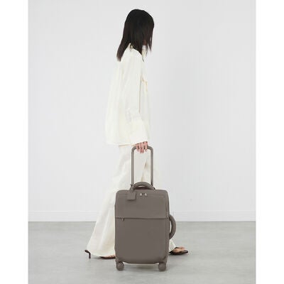 Lost In Berlin Cabin in the color Ash Stone.