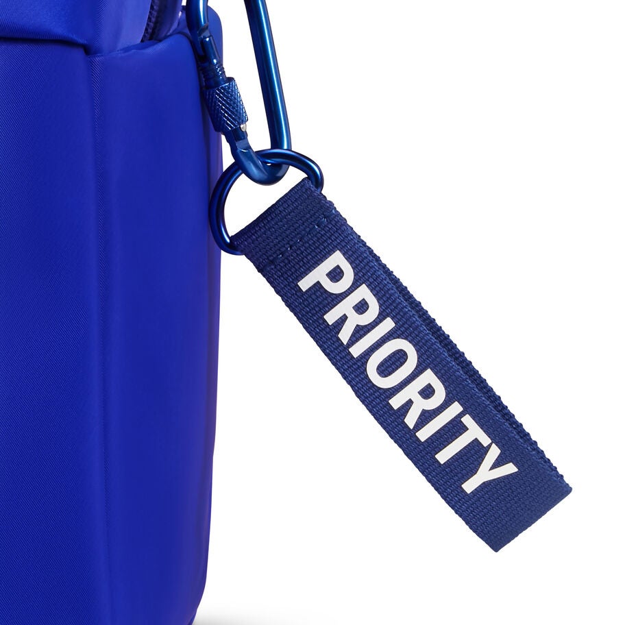 City Plume Layover in Mykonos 24H Bag in the color Magnetic Blue. image number 4