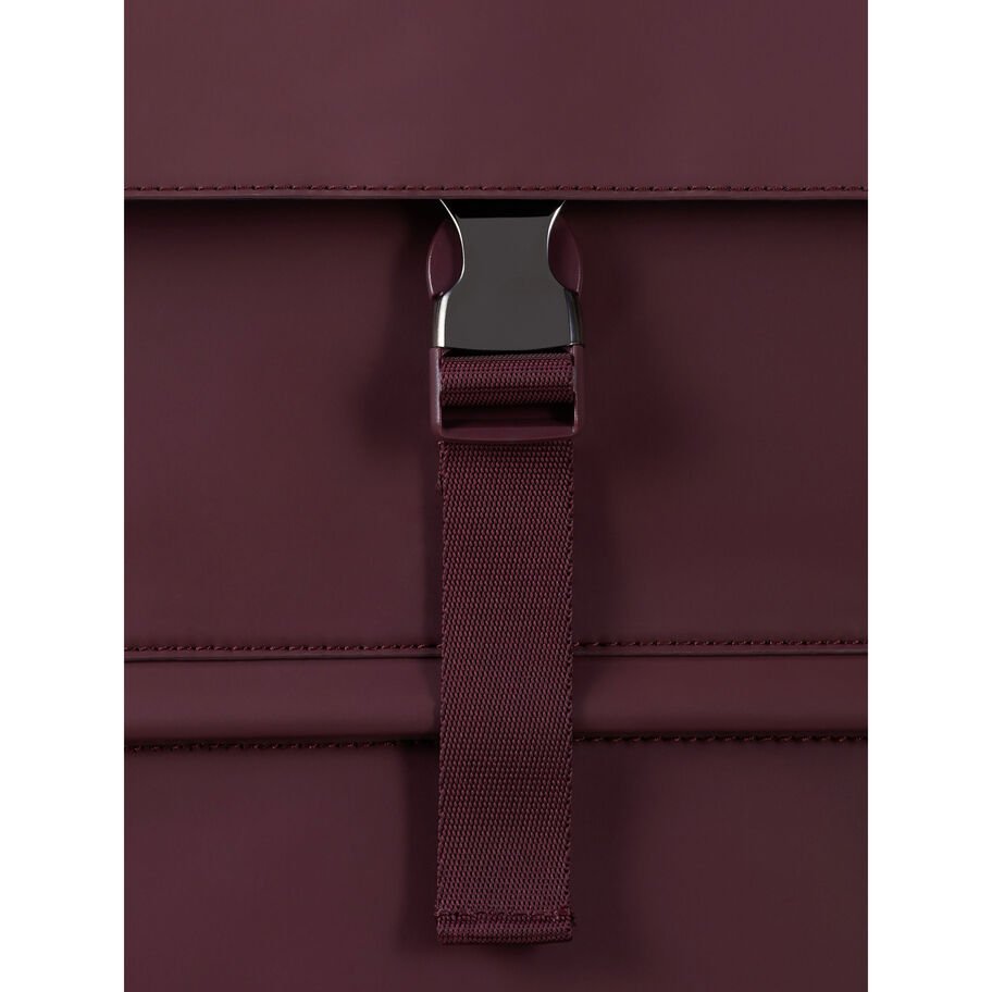 Lost In Berlin Cargo Backpack in the color Bordeaux. image number 8