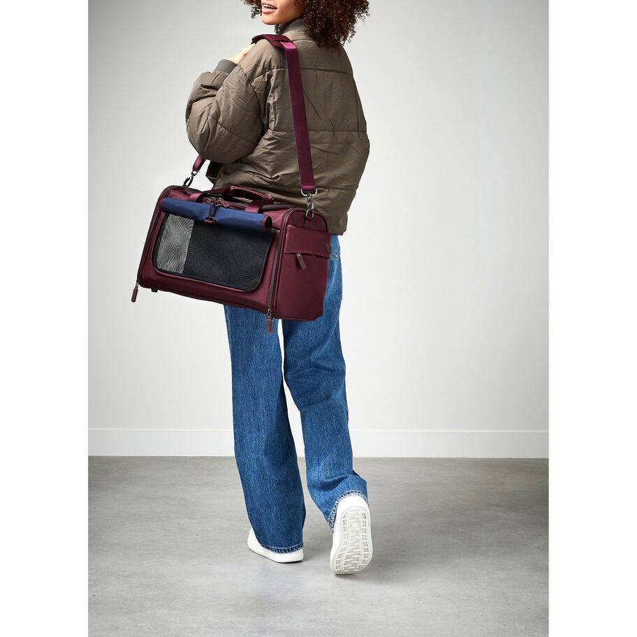 City Plume Pet Carrier in the color Bordeaux. image number 8