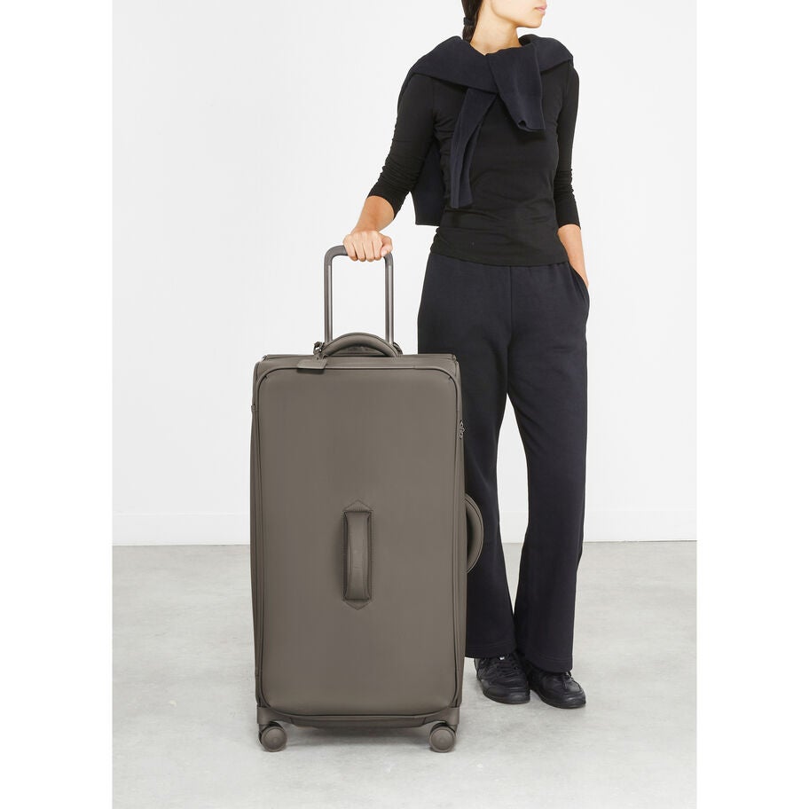 Lost In Berlin Trunk in the color Ash Stone. image number 1
