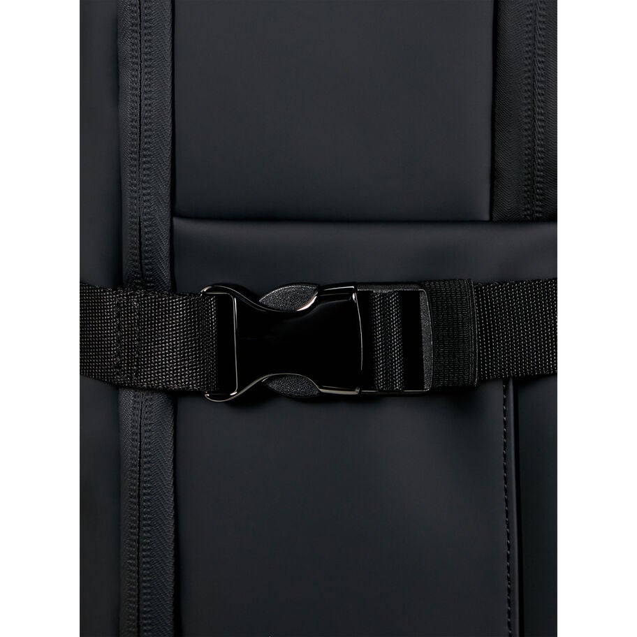Lost In Berlin Backpack Pro in the color Black. image number 5