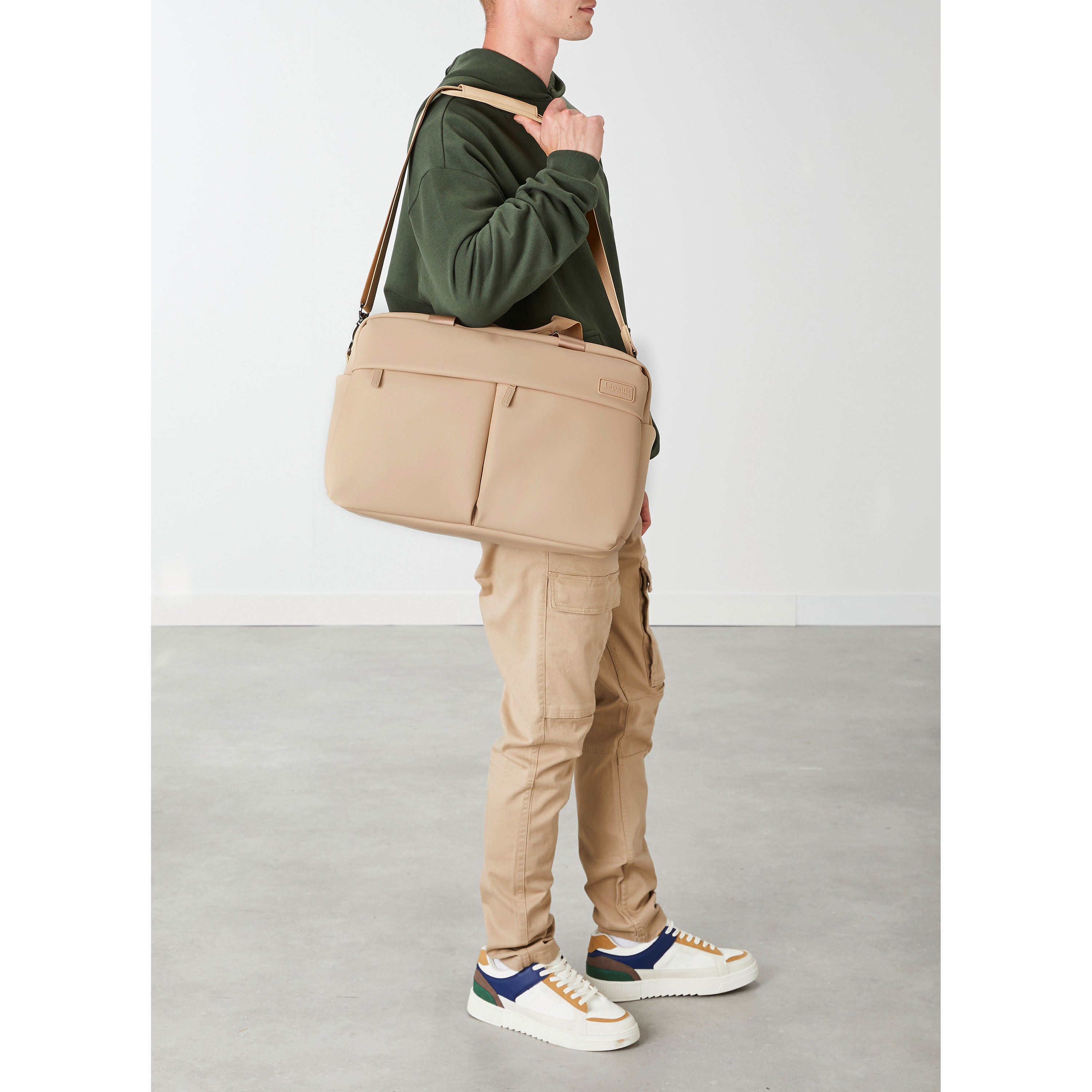 Lost In Berlin 24H Bag 2.0 in the color Iced Latte. image number 6