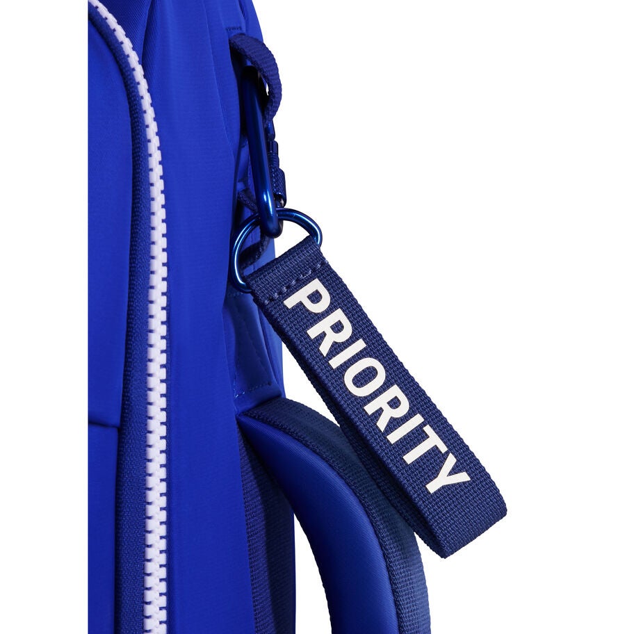 Plume Layover in Mykonos Cabin in the color Magnetic Blue. image number 4