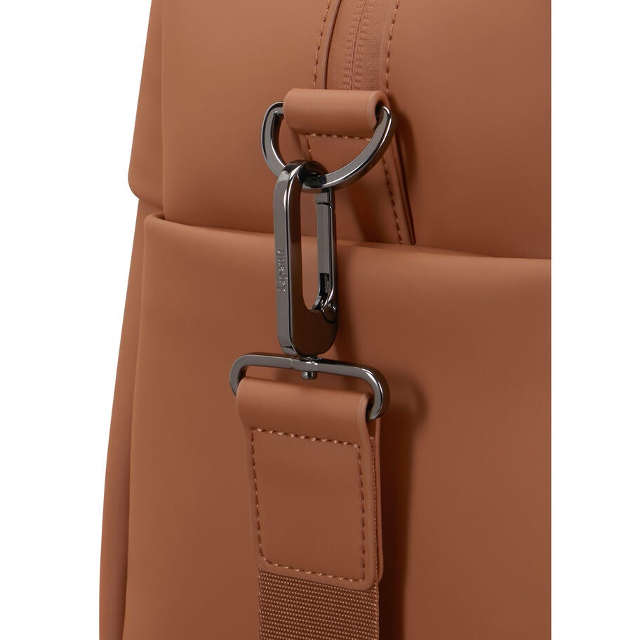 Lost In Berlin 24H Bag in the color Nutsy Nut. image number 4