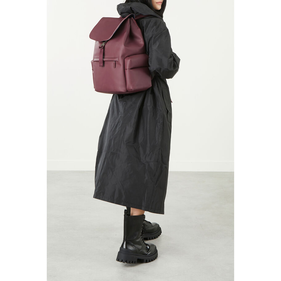 Lost In Berlin Cargo Backpack in the color Bordeaux. image number 9