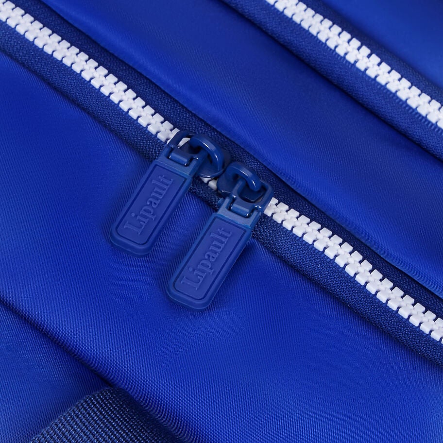 City Plume Layover in Mykonos 24H Bag in the color Magnetic Blue. image number 6