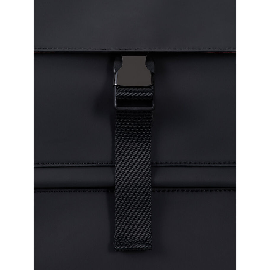 Lost In Berlin Cargo Backpack in the color Black. image number 8