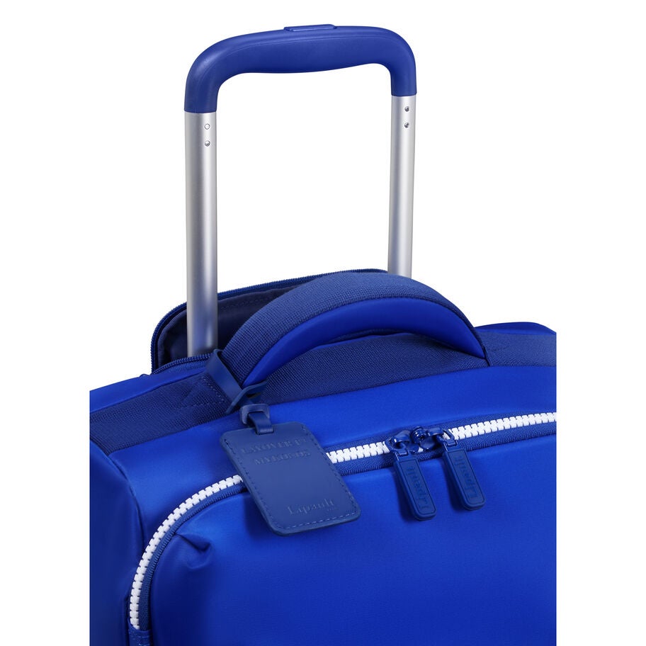 Plume Layover in Mykonos Cabin in the color Magnetic Blue. image number 3