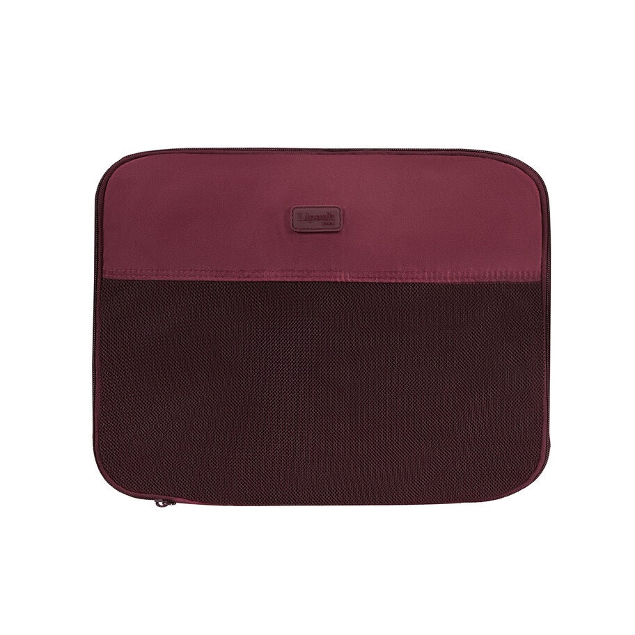 Travel Accessories Set of 3 Packing Cubes in the color Bordeaux. image number 3