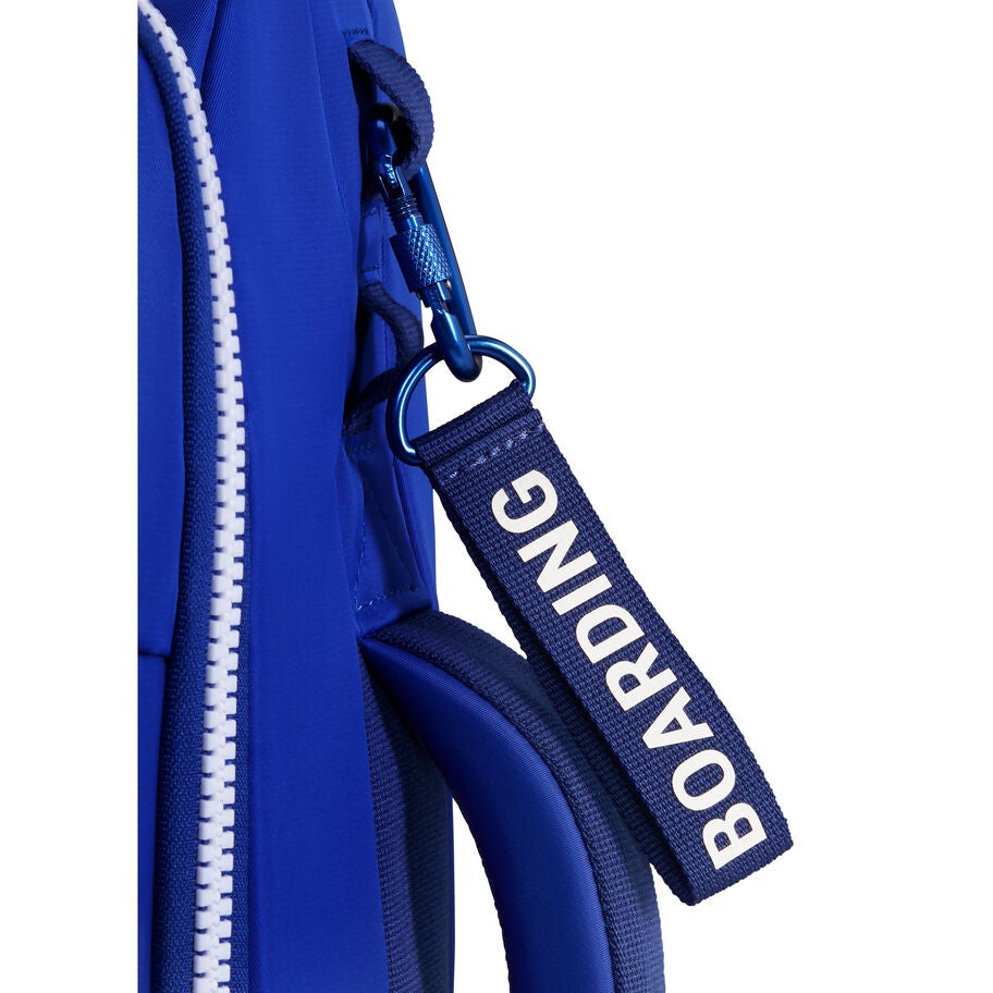 Plume Layover in Mykonos Cabin in the color Magnetic Blue. image number 5