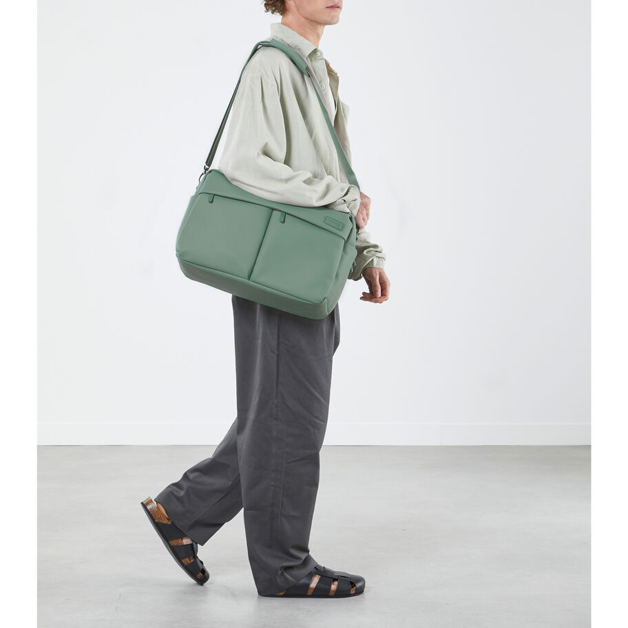 Lost In Berlin 24H Bag 2.0 in the color Dry Sage. image number 6
