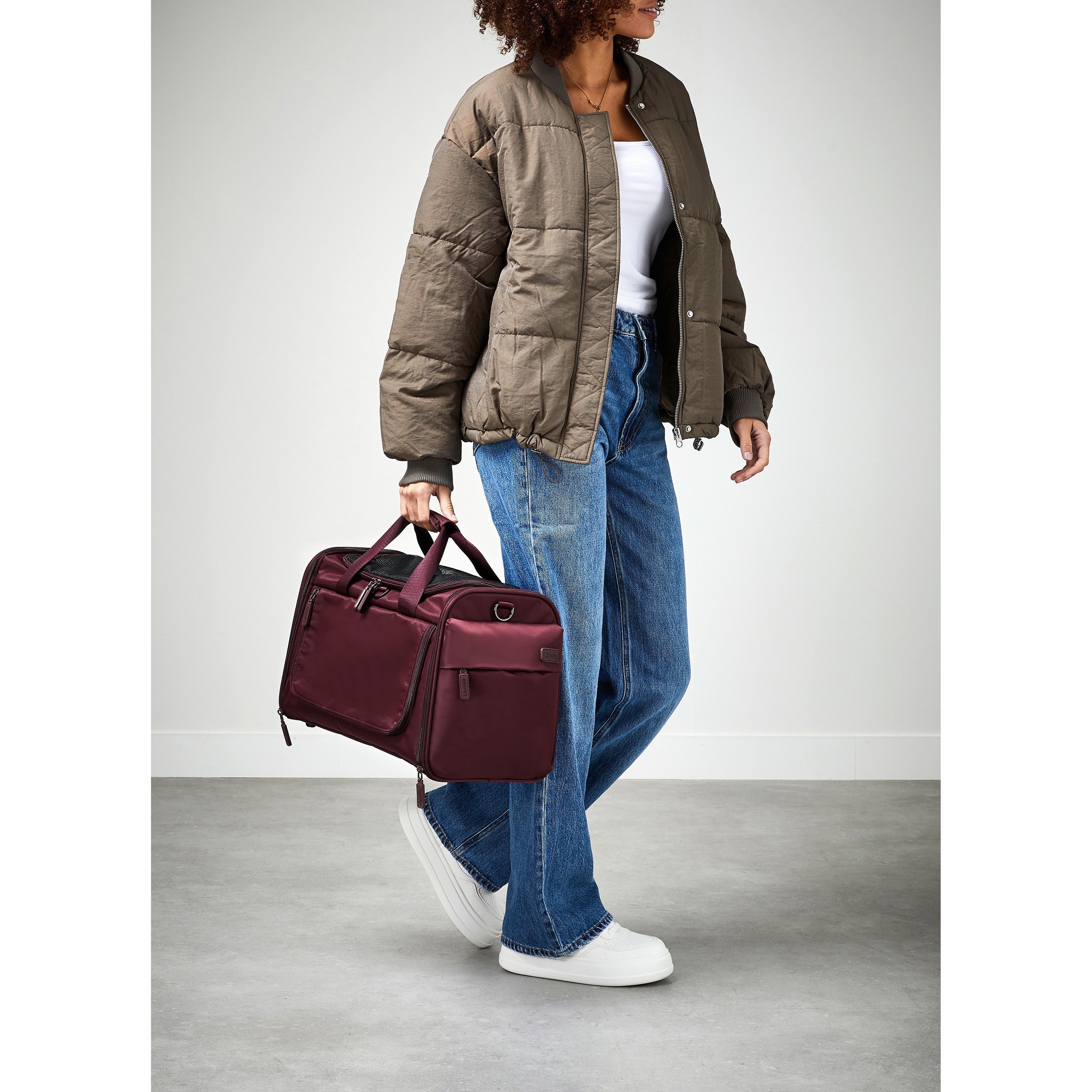 City Plume Pet Carrier in the color Bordeaux. image number 9
