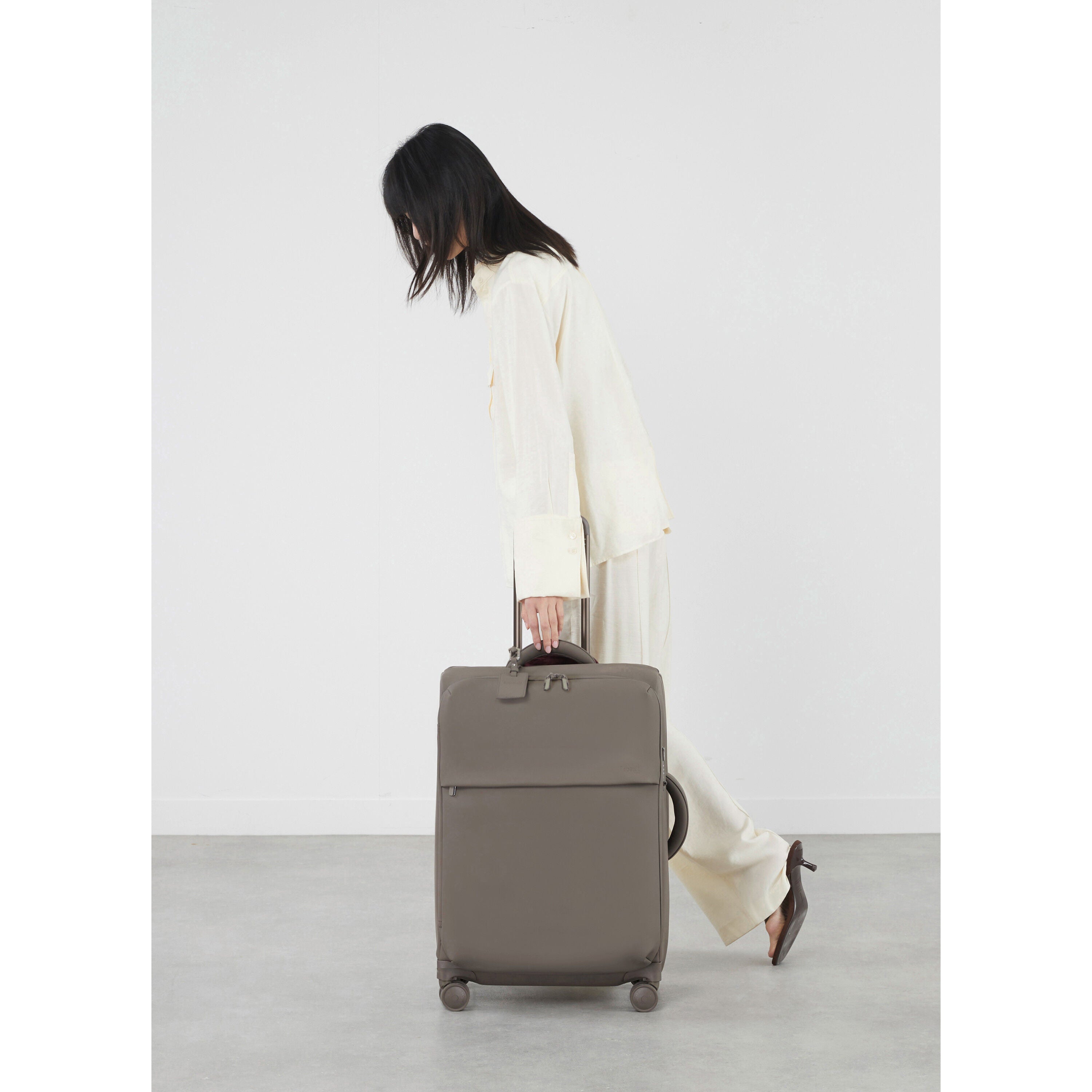 ルルゥページ Lost In Berlin Medium Trip 2.0 | Checked Luggage | Lipault