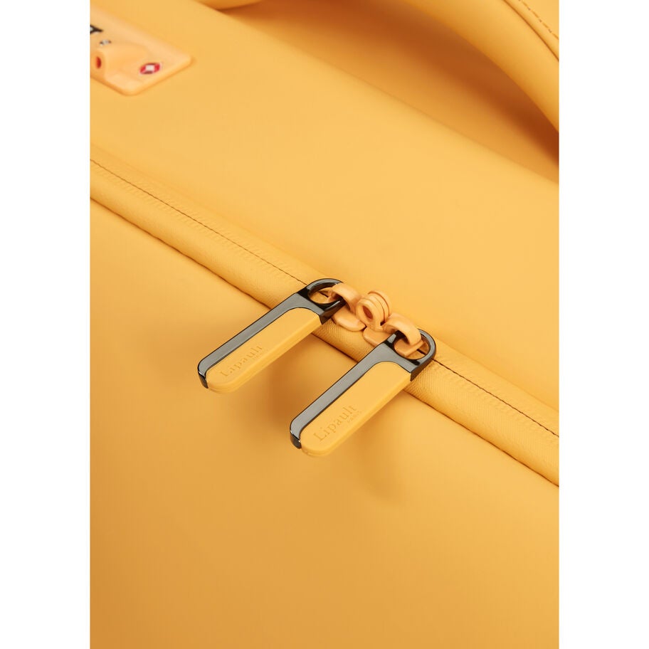 Lost In Berlin Cabin in the color NEW | Mango Burst. image number 5