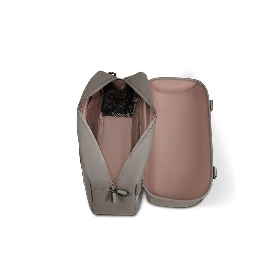 Lost In Berlin Exile Messenger Bag in the color Ash Stone. image number 2