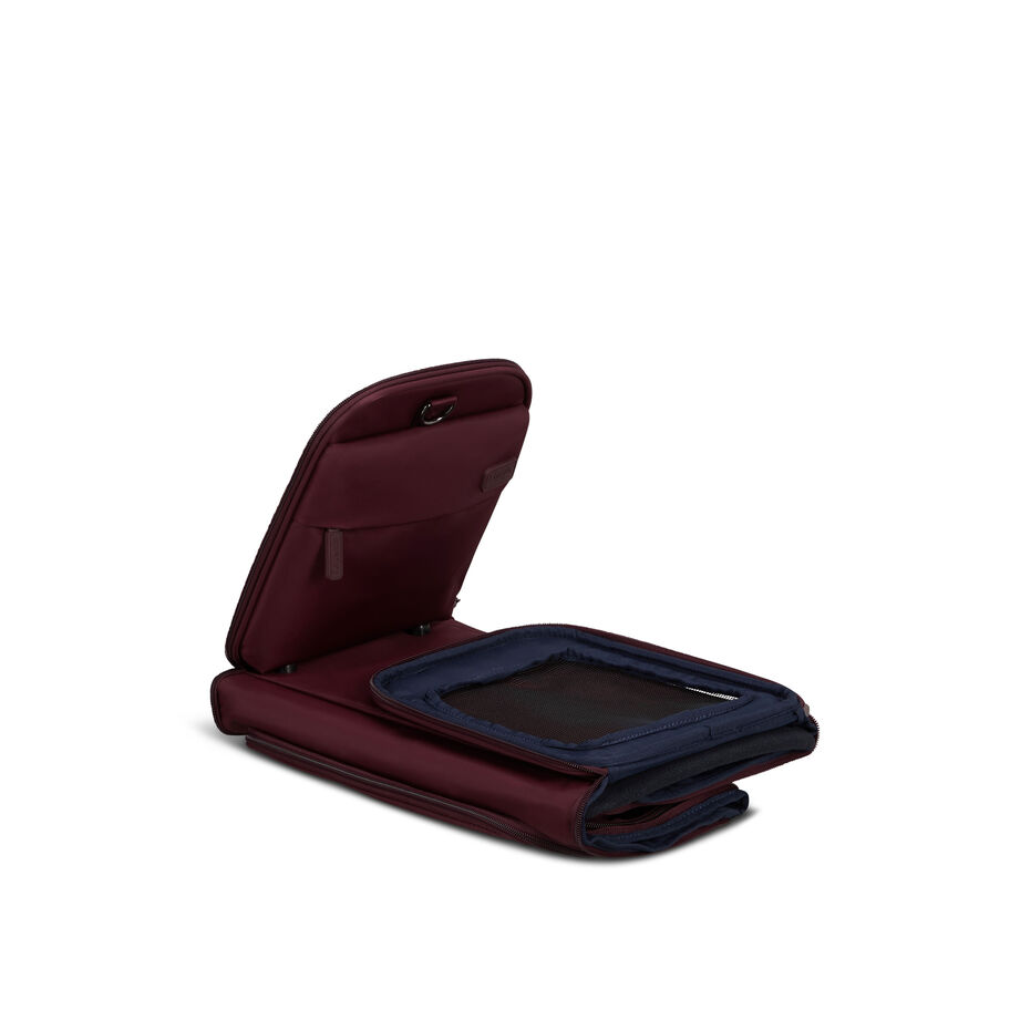 City Plume Pet Carrier in the color Bordeaux. image number 6