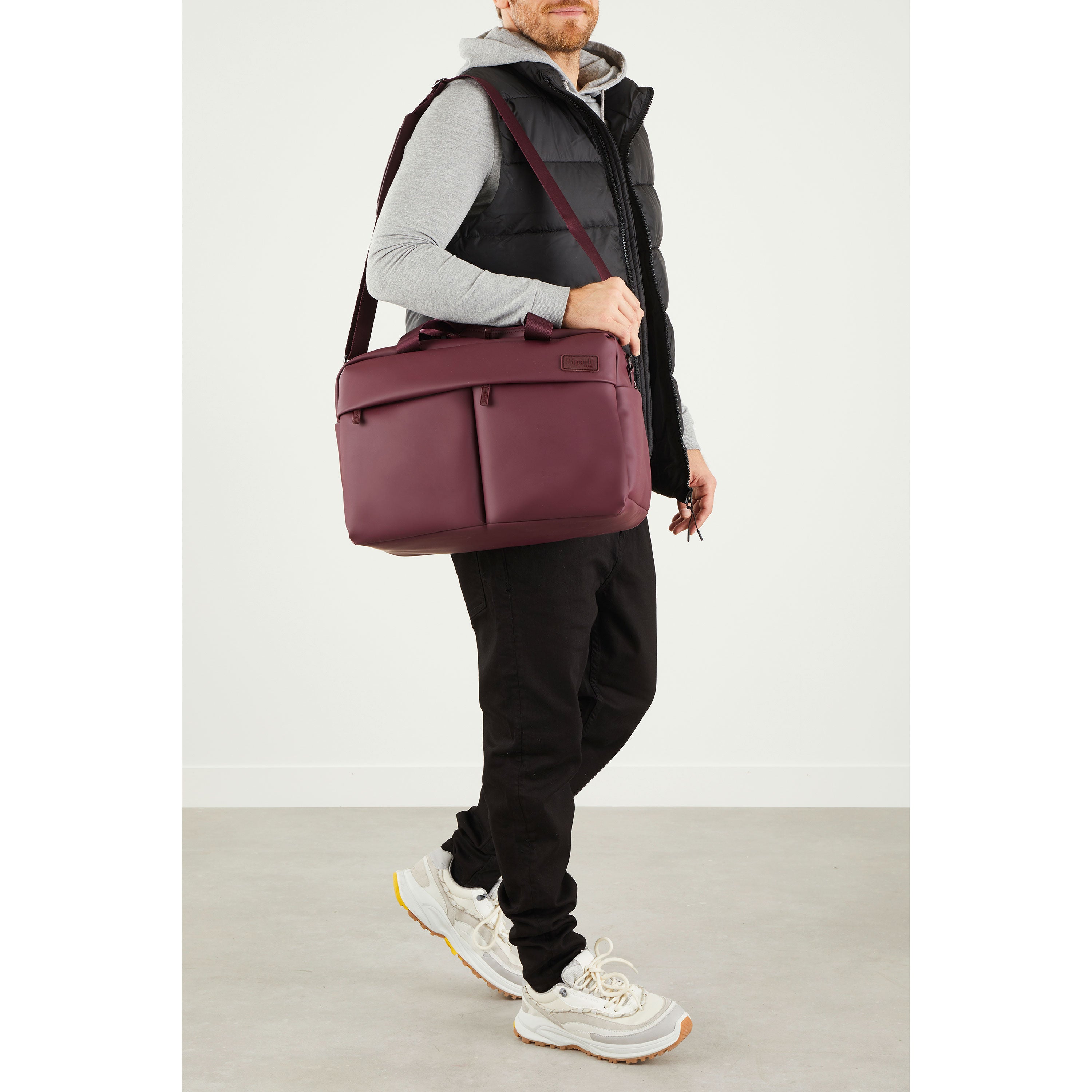 Lost In Berlin 24H Bag 2.0 in the color Bordeaux. image number 6