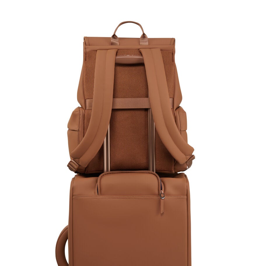 Lost In Berlin Cargo Backpack in the color Nutsy Nut. image number 7