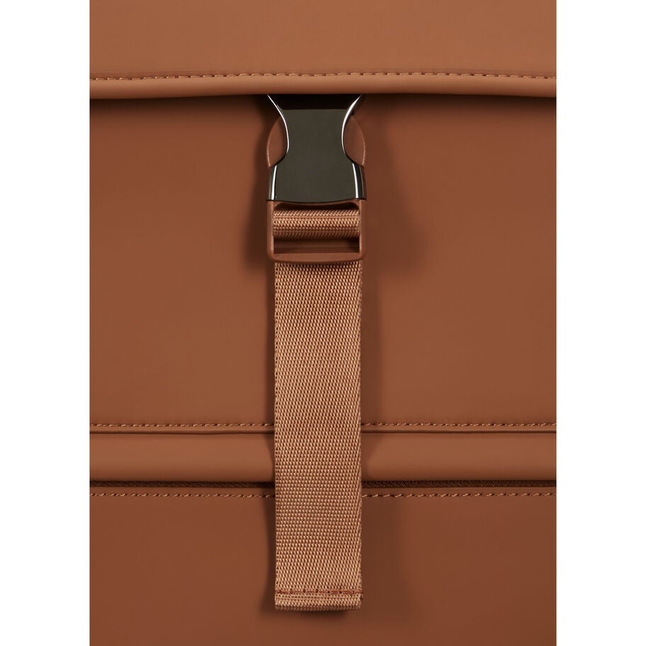 Lost In Berlin Cargo Backpack in the color Nutsy Nut. image number 5