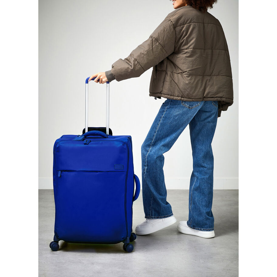 Plume Medium Trip Packing Case in the color Magnetic Blue. image number 6